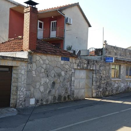 Apartments Srhoj Stari Grad  Oda fotoğraf