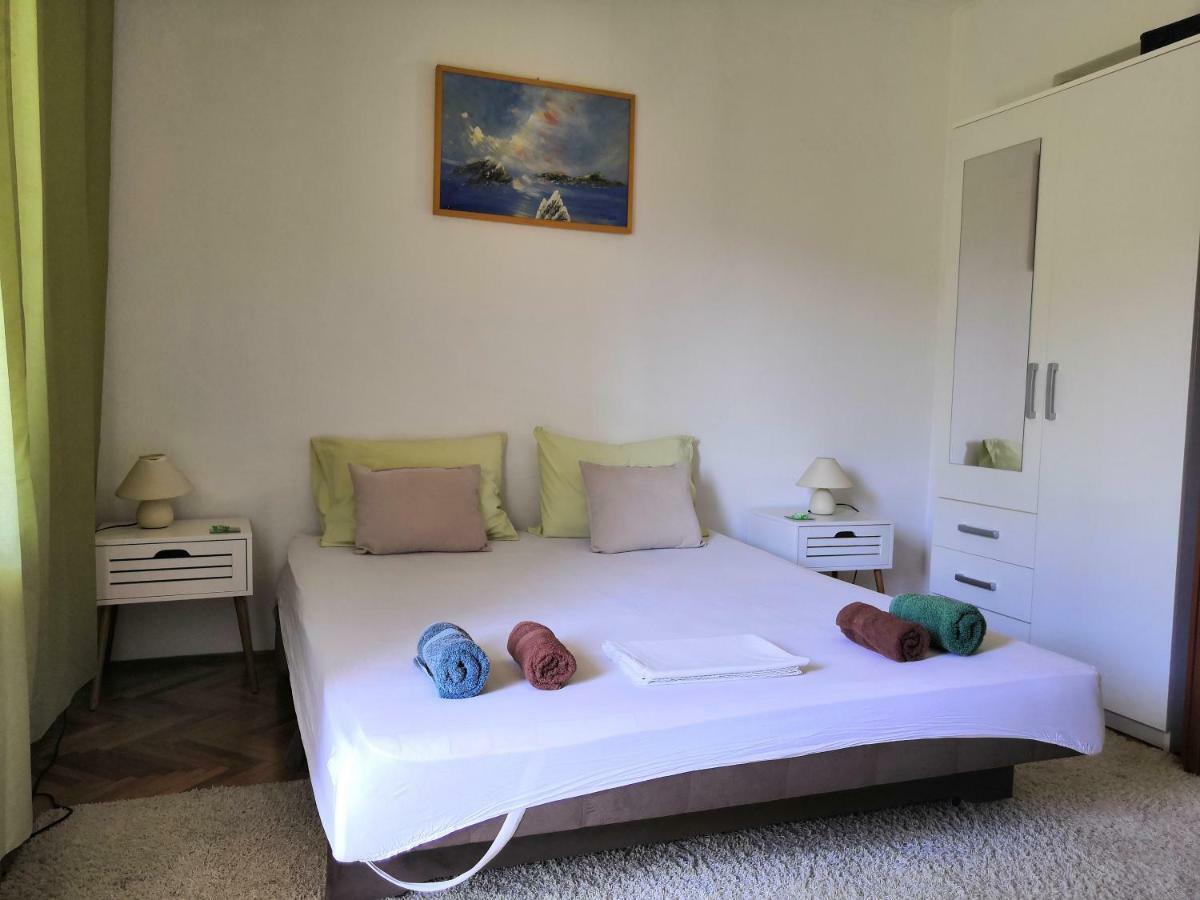 Apartments Srhoj Stari Grad  Dış mekan fotoğraf