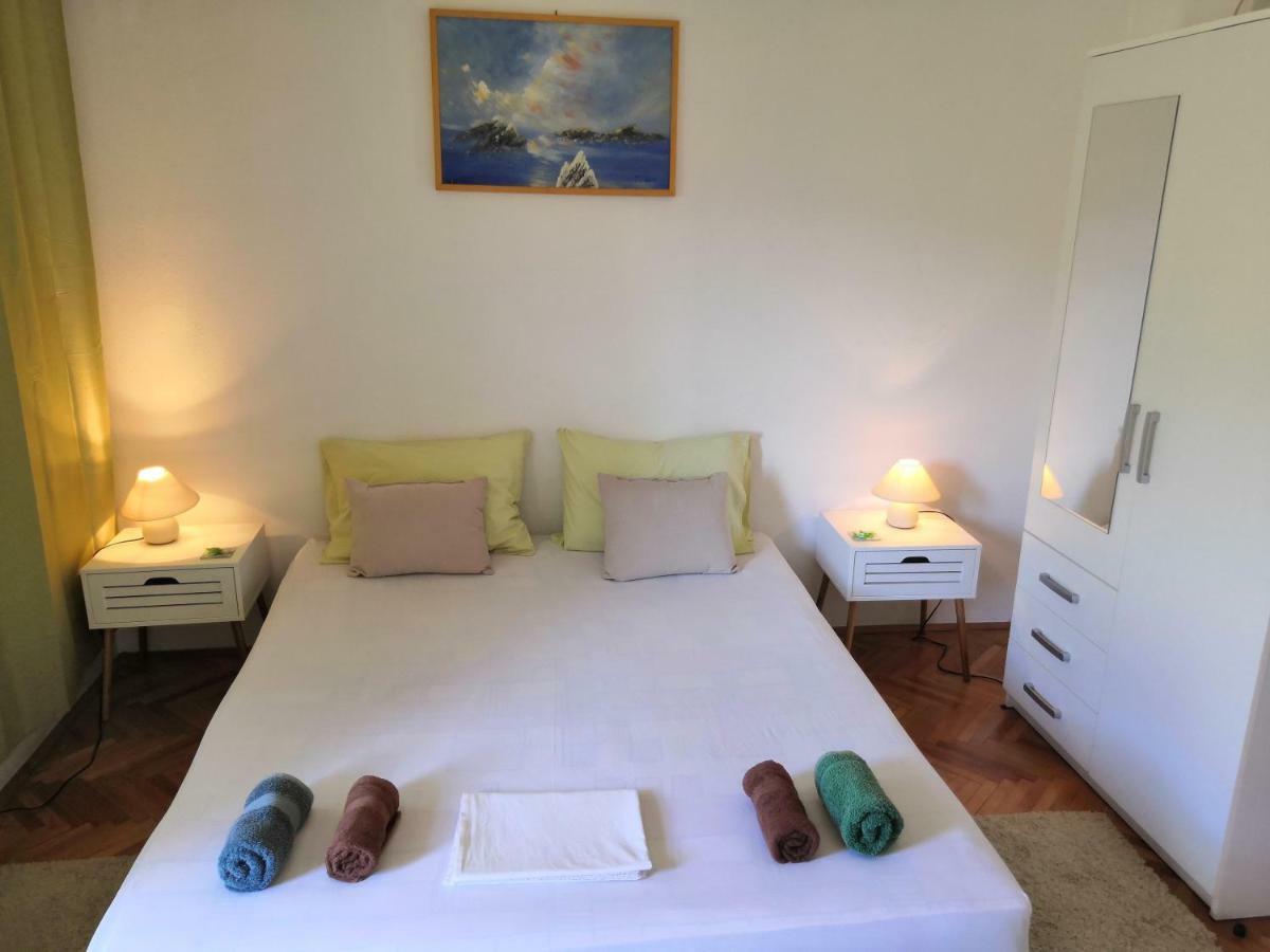 Apartments Srhoj Stari Grad  Dış mekan fotoğraf