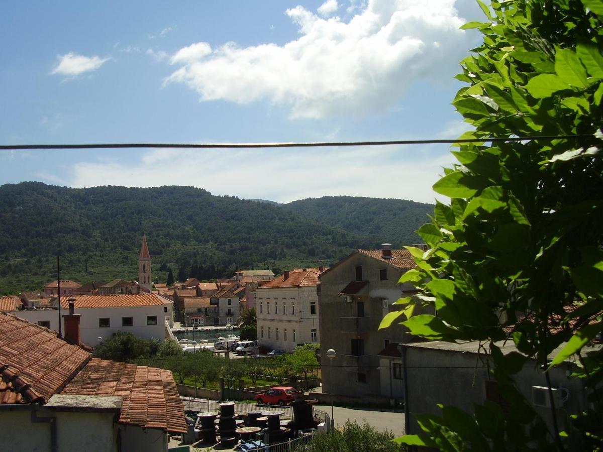 Apartments Srhoj Stari Grad  Oda fotoğraf